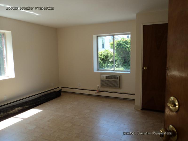 2 bed, 1 bath apartment for rent at 211 West Squantum Unit 1, Quincy — photo 13 of 14