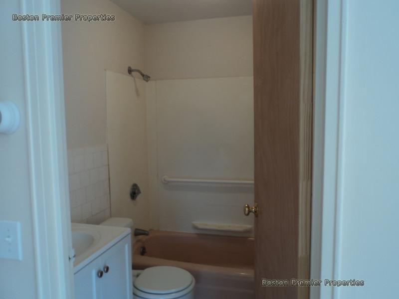 2 bed, 1 bath apartment for rent at 211 West Squantum Unit 1, Quincy — photo 14 of 14