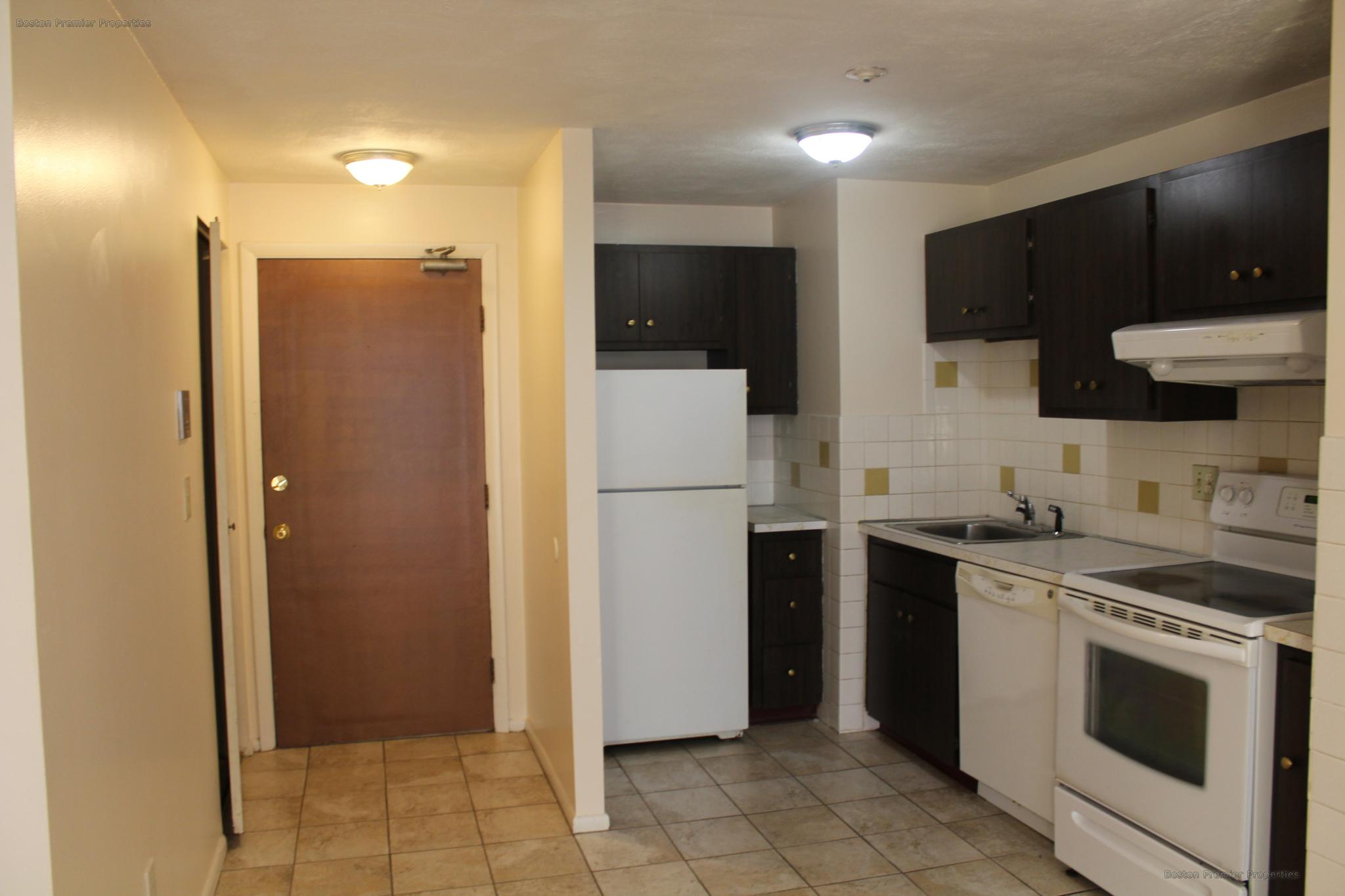2 bed, 1 bath apartment for rent at 41 South St Unit 1, Quincy — photo 2 of 5