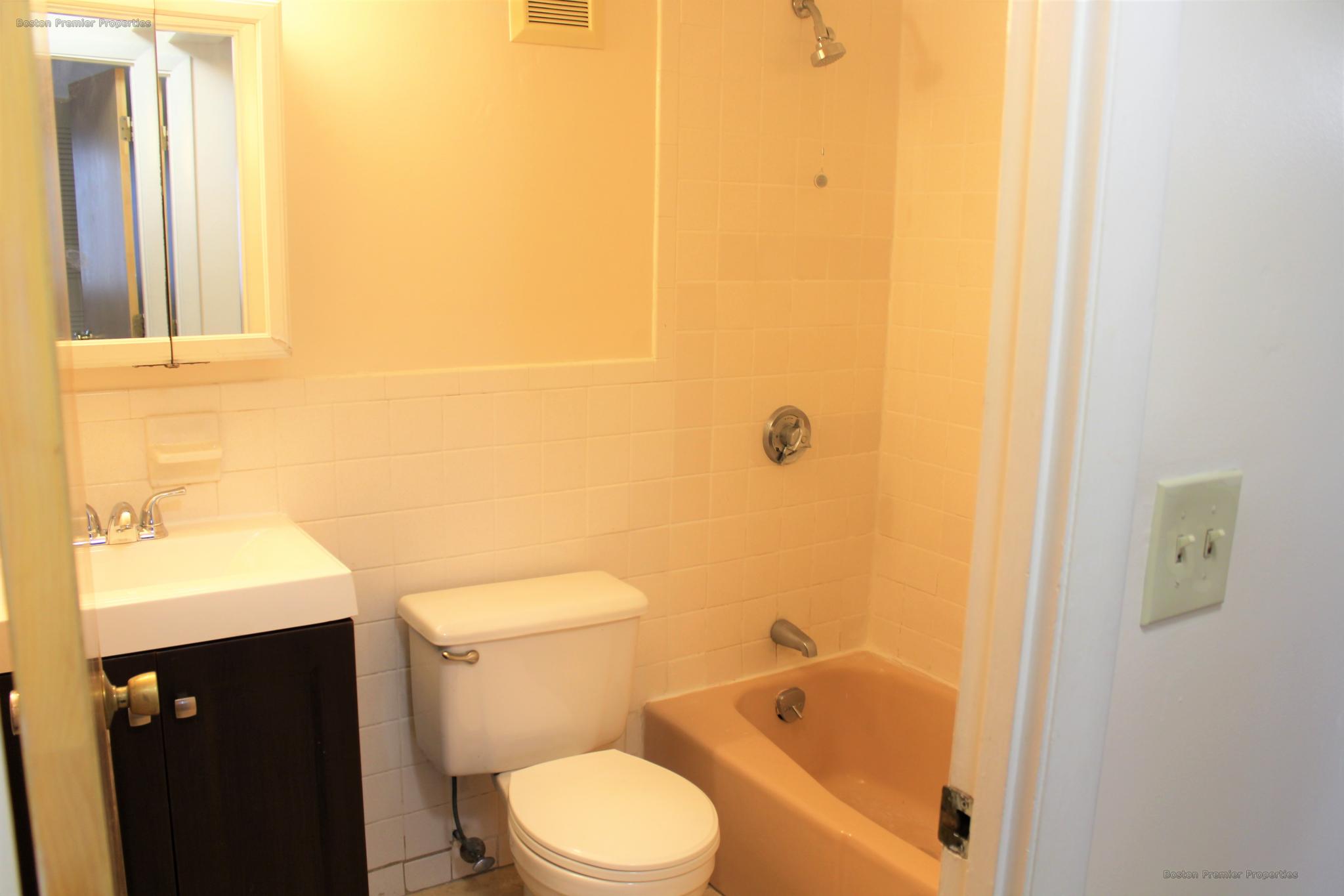 2 bed, 1 bath apartment for rent at 41 South St Unit 1, Quincy — photo 5 of 5