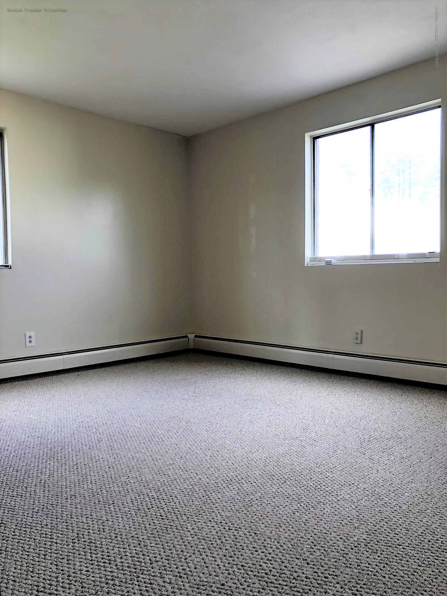 211 West Squantum, Quincy