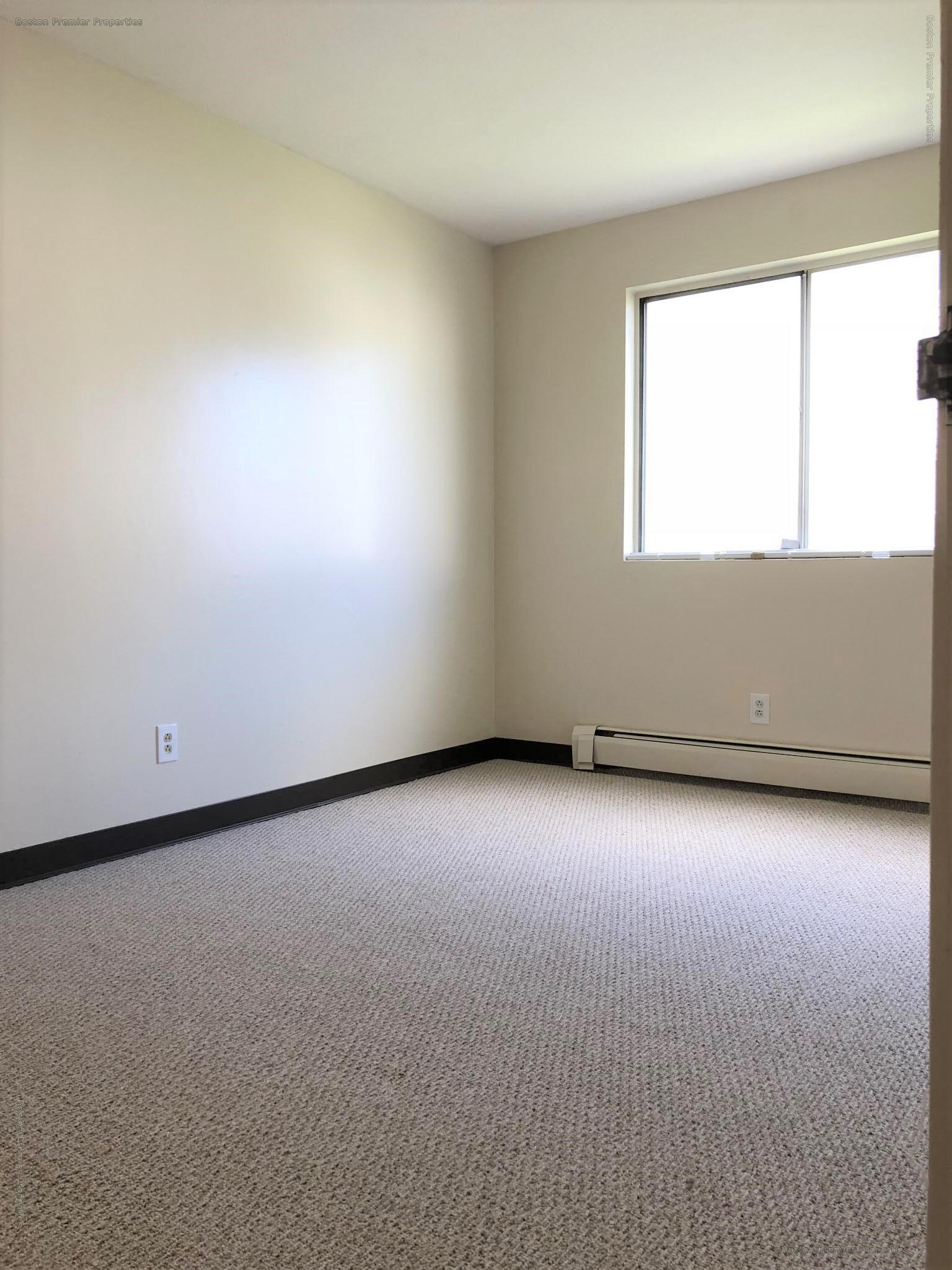 211 West Squantum, Quincy