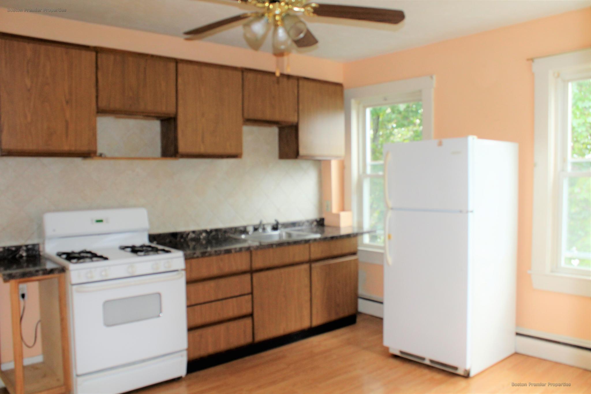 1 bed, 1 bath apartment for rent at 10 Cherry Unit 9, Quincy — photo 1 of 15