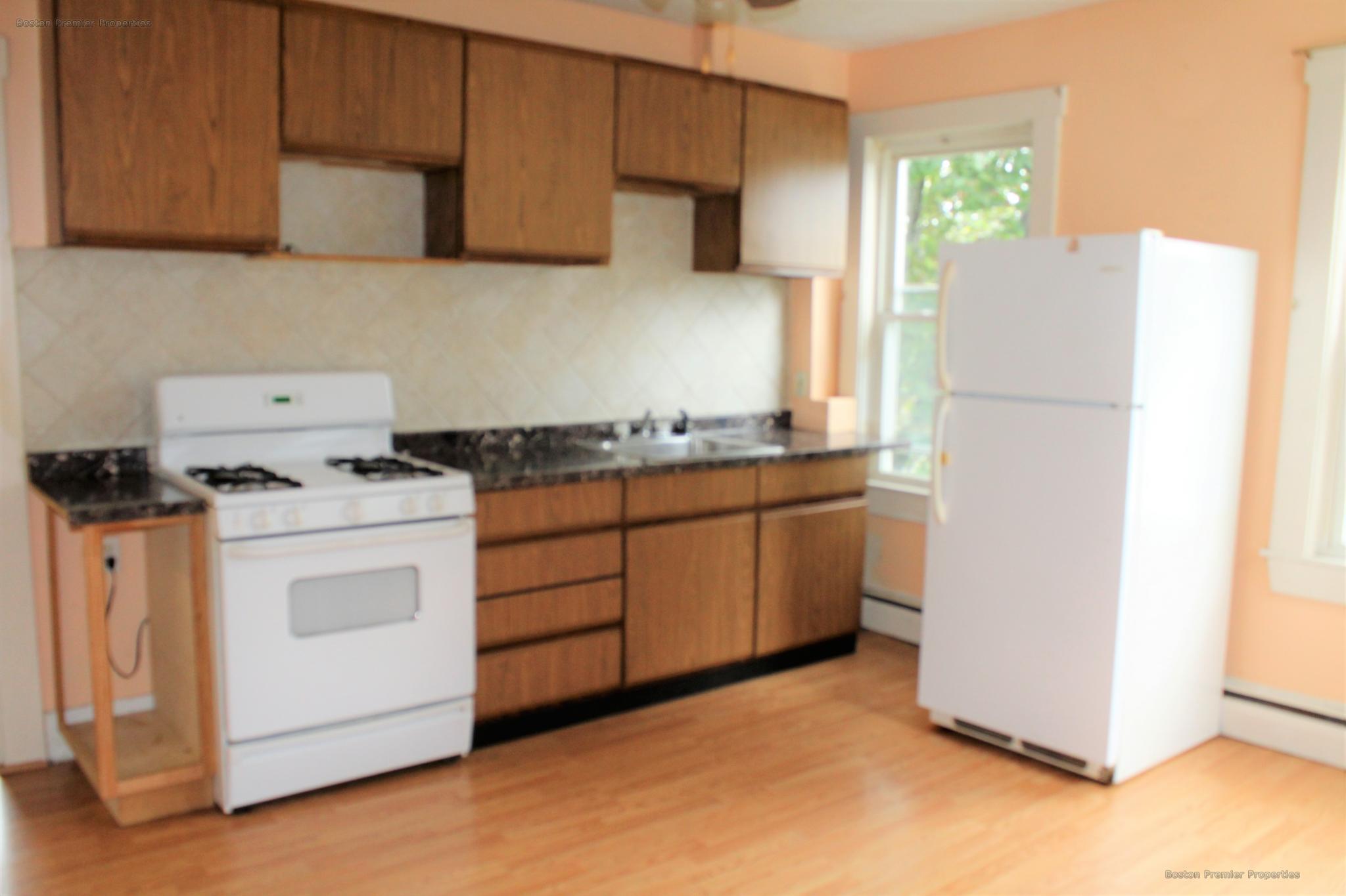 1 bed, 1 bath apartment for rent at 10 Cherry Unit 9, Quincy — photo 3 of 15