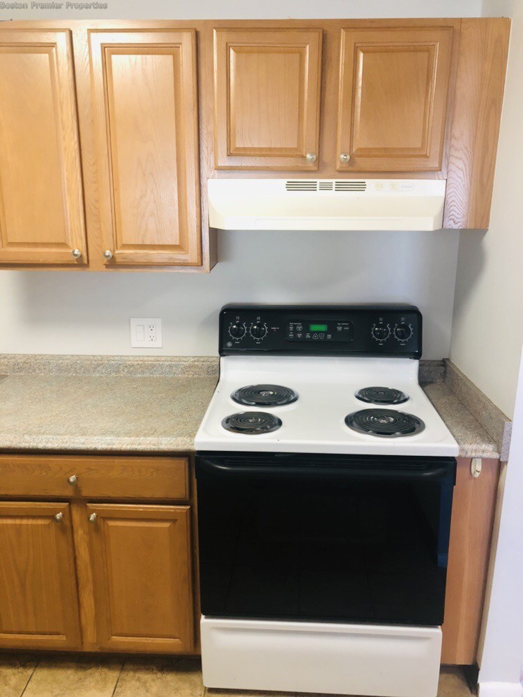 1 bed, 1 bath apartment for rent at 293 Willard St Unit 3, Quincy — photo 6 of 13
