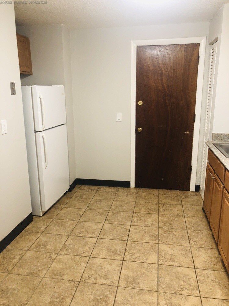 1 bed, 1 bath apartment for rent at 293 Willard St Unit 3, Quincy — photo 5 of 13