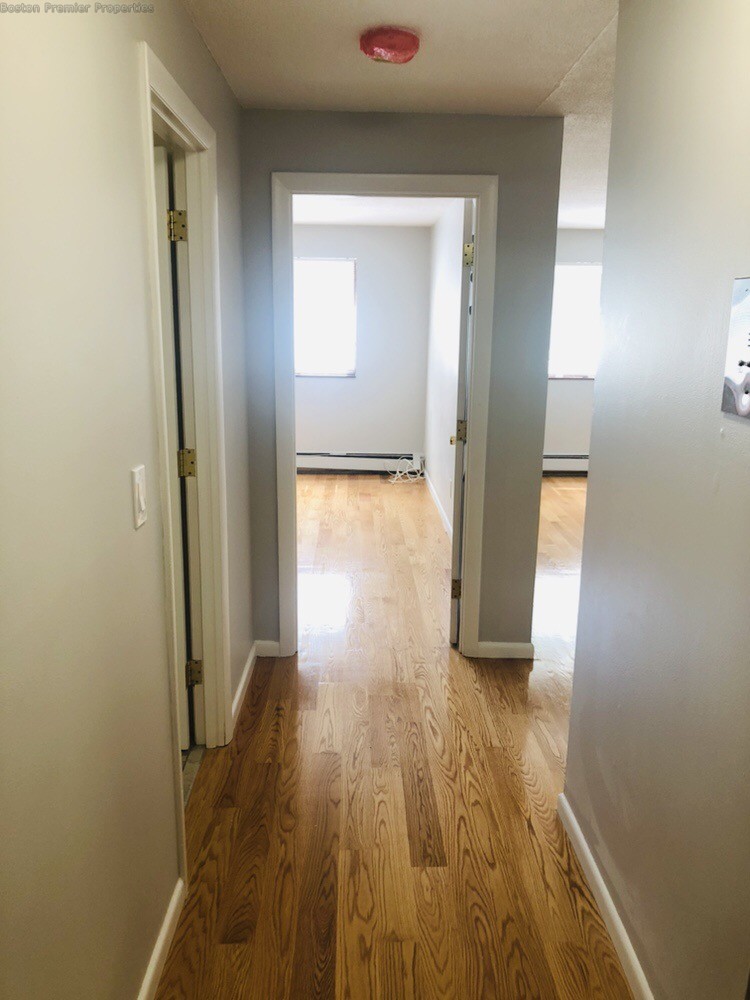 1 bed, 1 bath apartment for rent at 293 Willard St Unit 3, Quincy — photo 8 of 13