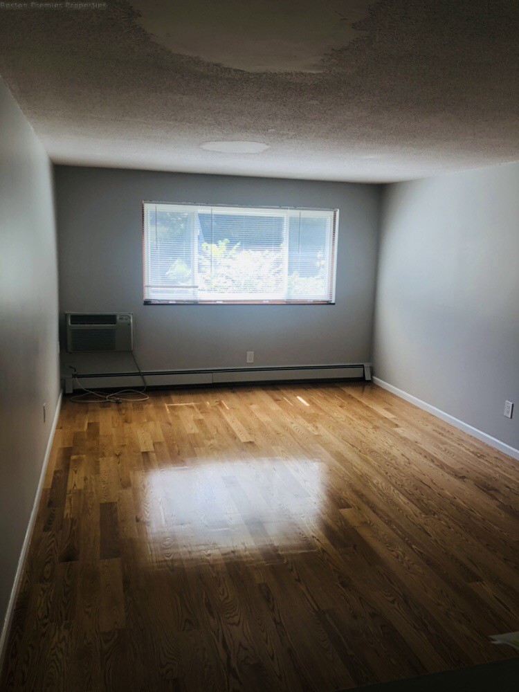 1 bed, 1 bath apartment for rent at 293 Willard St Unit 3, Quincy — photo 2 of 13