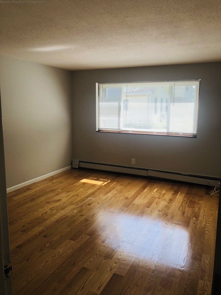 1 bed, 1 bath apartment for rent at 293 Willard St Unit 3, Quincy — photo 3 of 13
