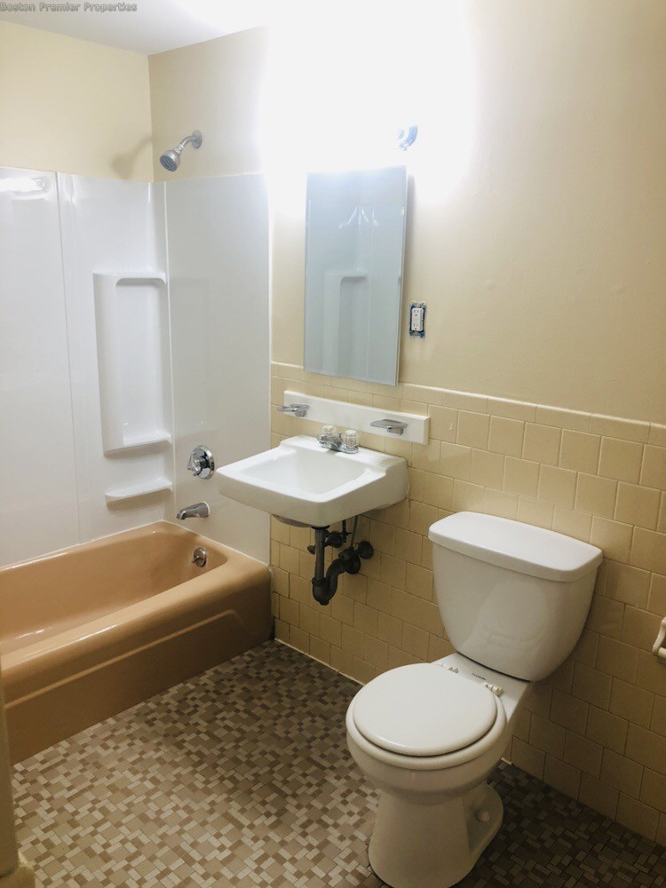 1 bed, 1 bath apartment for rent at 293 Willard St Unit 3, Quincy — photo 11 of 13