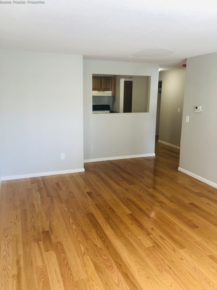 1 bed, 1 bath apartment for rent at 293 Willard St Unit 3, Quincy