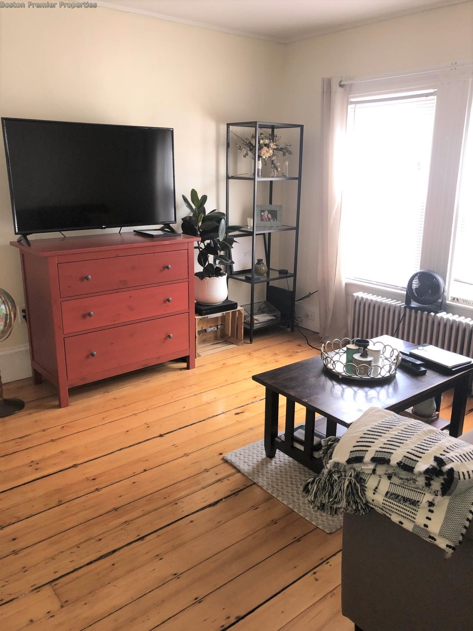1 bed, 1 bath apartment for rent at 429 Quarry St Unit 2R, Quincy — photo 2 of 7