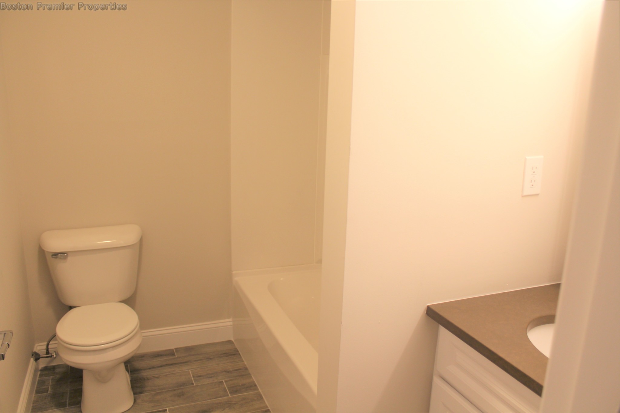 2 bed, 2 bath apartment for rent at 52 South Walnut St Unit 2, Quincy — photo 17 of 28