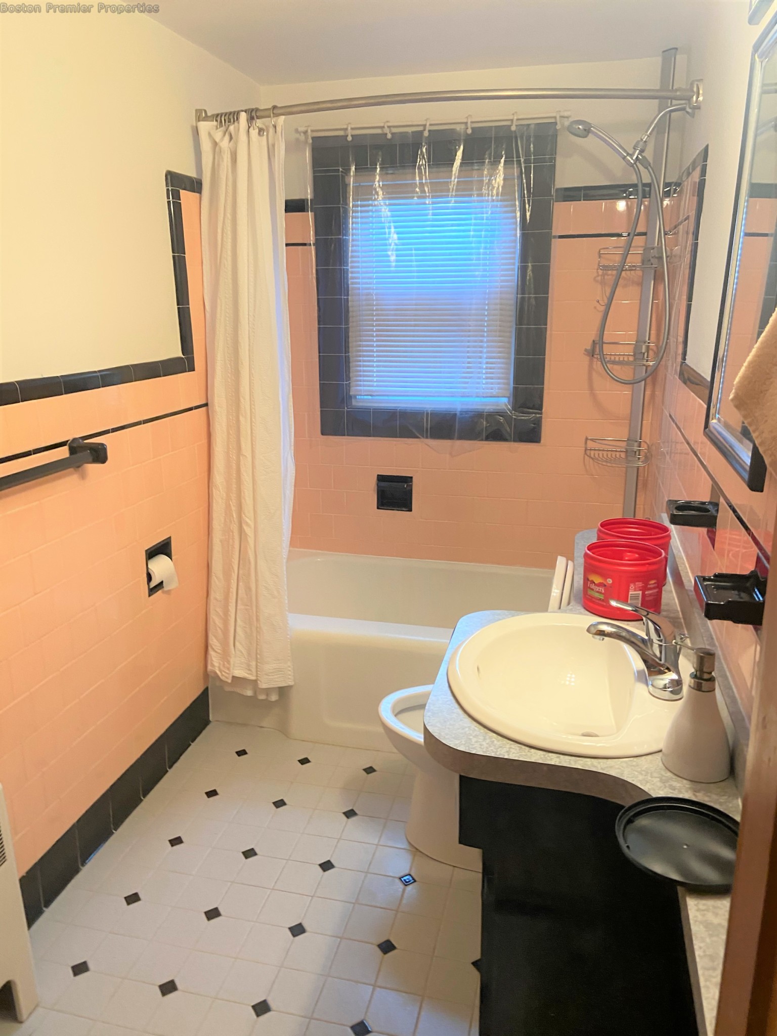 2 bed, 1 bath apartment for rent at 66 Edwards Unit 1, Quincy — photo 5 of 12