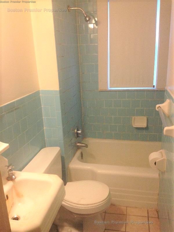 1 bed, 1 bath apartment for rent at 80-82 Brook Rd Unit 1R, Quincy — photo 9 of 10