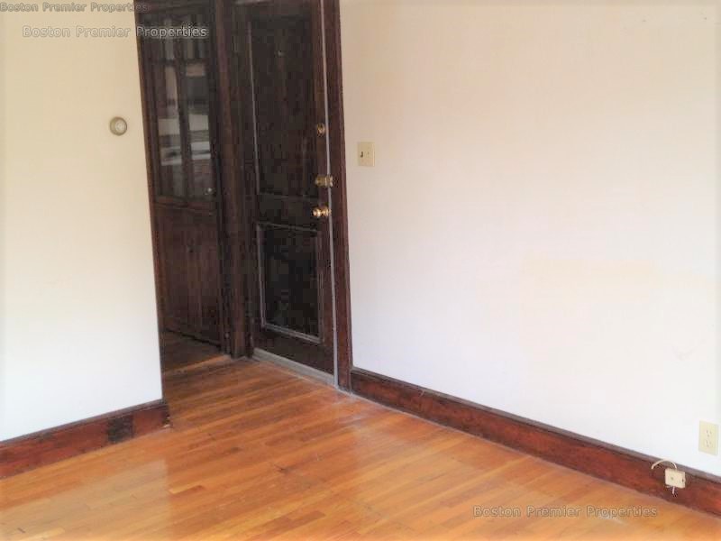 1 bed, 1 bath apartment for rent at 80-82 Brook Rd Unit 1R, Quincy — photo 3 of 10
