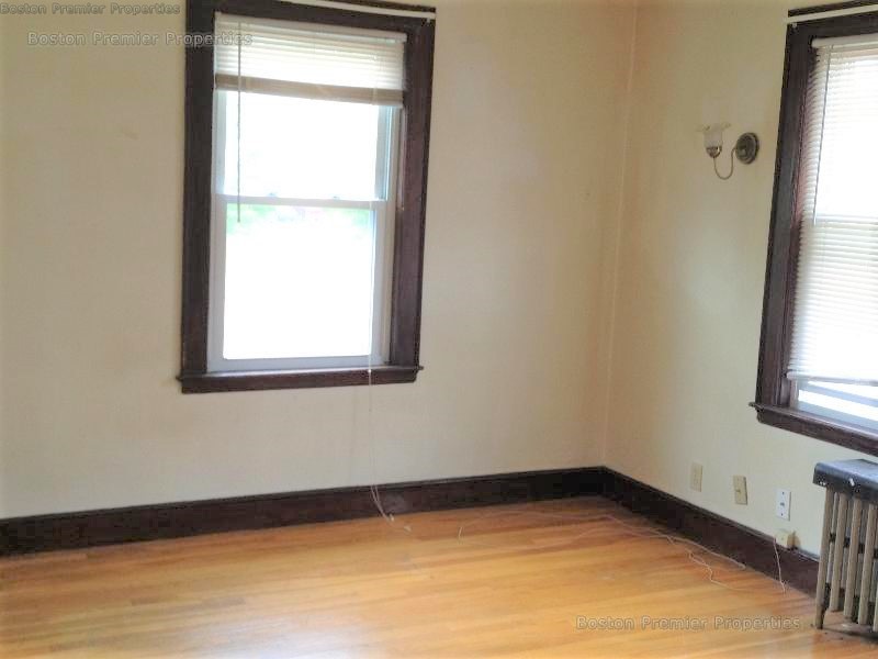 1 bed, 1 bath apartment for rent at 80-82 Brook Rd Unit 1R, Quincy — photo 2 of 10