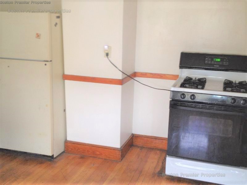 1 bed, 1 bath apartment for rent at 80-82 Brook Rd Unit 1R, Quincy — photo 4 of 10