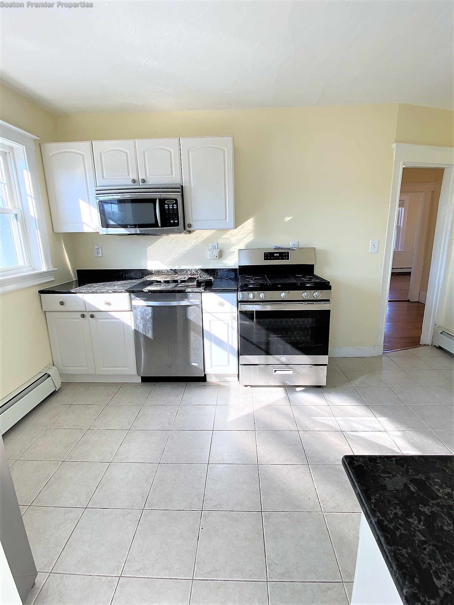2 bed, 1 bath apartment for rent at 1 Thornton St, Quincy — photo 3 of 8