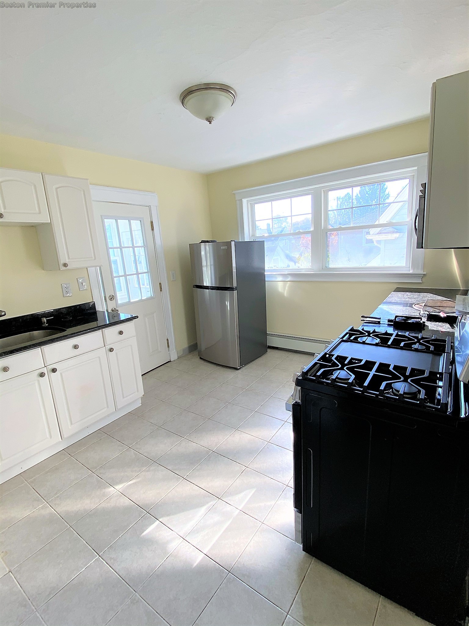 2 bed, 1 bath apartment for rent at 1 Thornton St, Quincy — photo 2 of 8