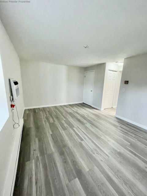 Studio bed, 1 bath apartment for rent at 55 Elmwood Park Unit 30, Quincy — photo 5 of 6