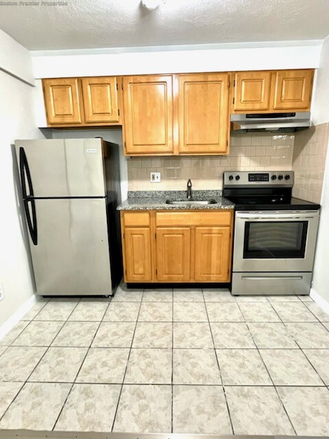 Studio bed, 1 bath apartment for rent at 55 Elmwood Park Unit 30, Quincy — photo 1 of 6