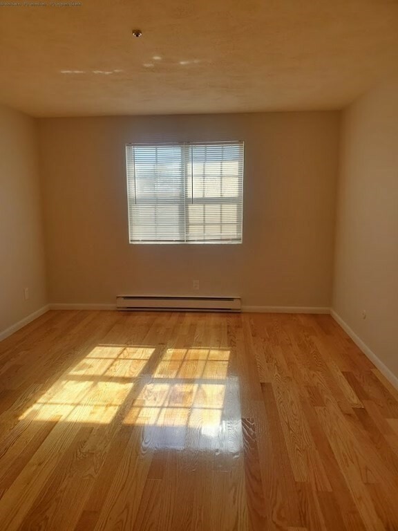 1 bed, 1 bath apartment for rent at 55 Elmwood Park Unit 20, Quincy — photo 4 of 6