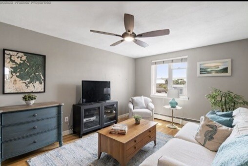 3 bed, 1 bath apartment for rent at 7 Dorchester Unit 3, Quincy — photo 2 of 12