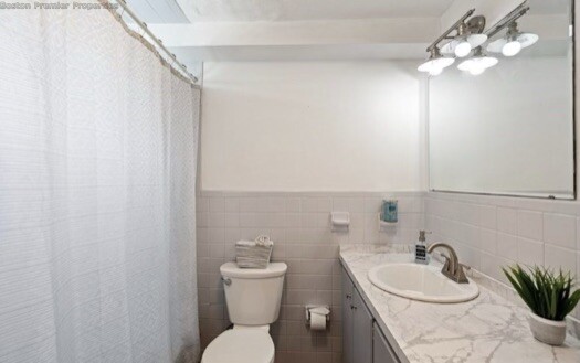 3 bed, 1 bath apartment for rent at 7 Dorchester Unit 3, Quincy — photo 5 of 12