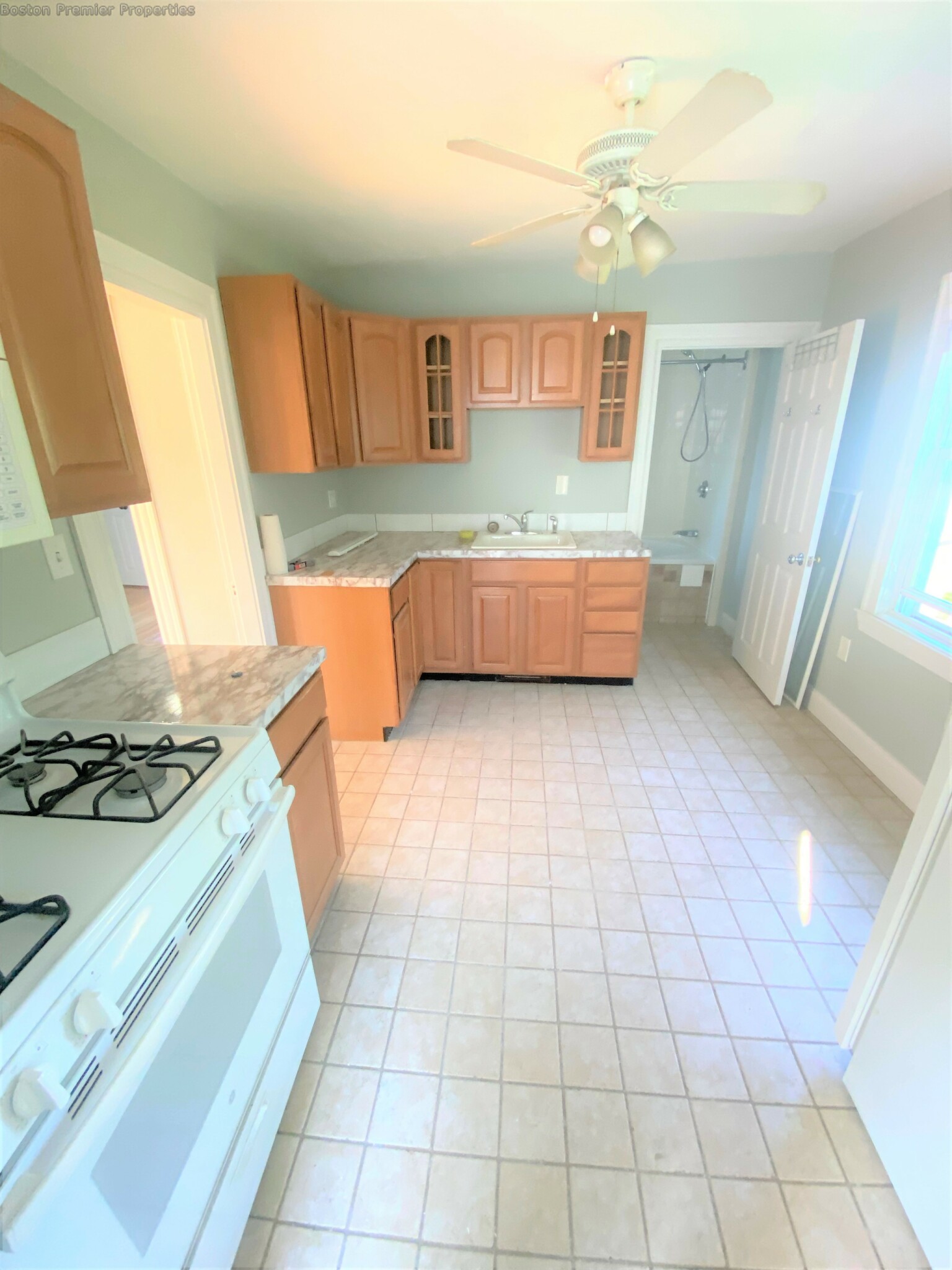 1 bed, 1 bath apartment for rent at 218 Billings, Quincy — photo 4 of 11