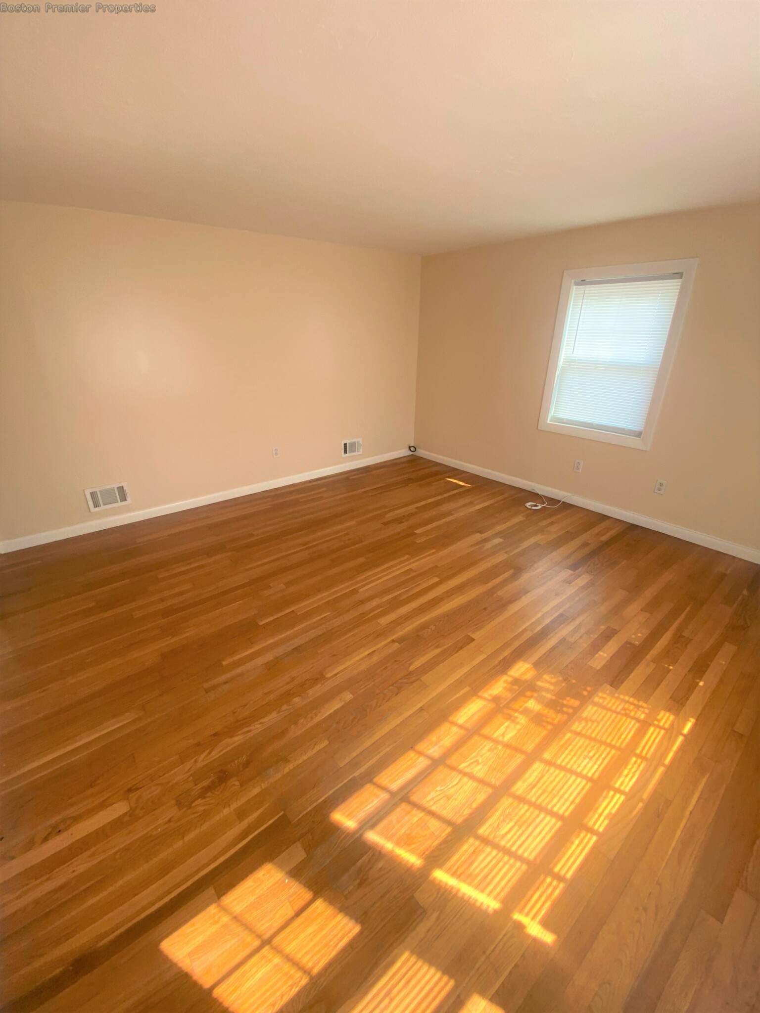 1 bed, 1 bath apartment for rent at 8 Abington Ave Unit 1 R, Holbrook — photo 4 of 13