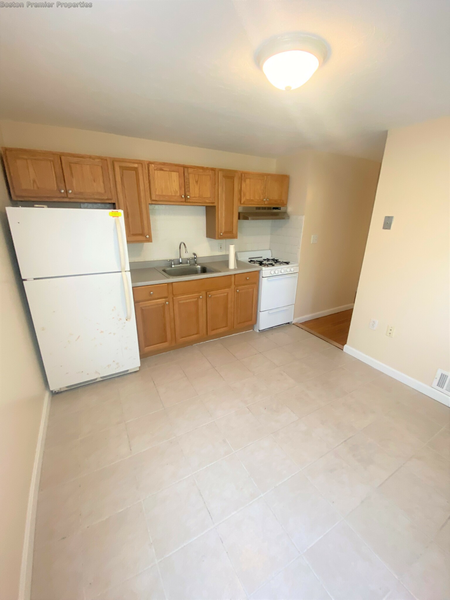 1 bed, 1 bath apartment for rent at 8 Abington Ave Unit 1 R, Holbrook — photo 9 of 13