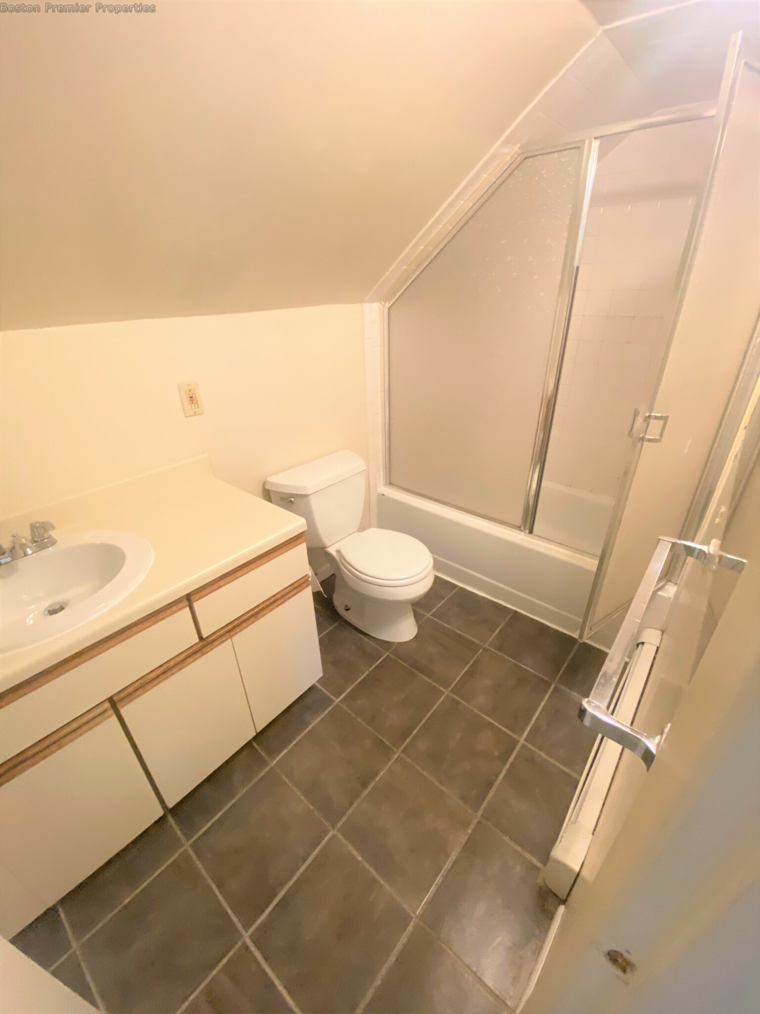 1 bed, 1 bath apartment for rent at 24 Beach Unit 6, Quincy — photo 8 of 10