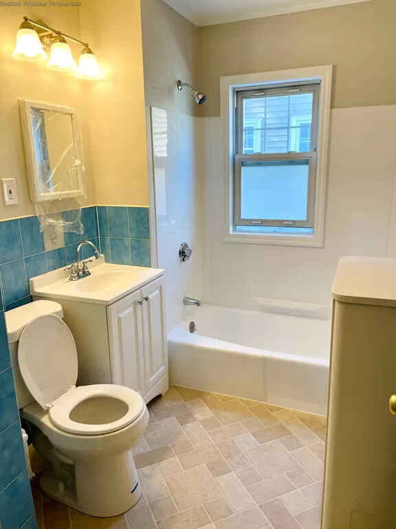 2 bed, 1 bath apartment for rent at 126 Warren Ave, Milton — photo 3 of 13