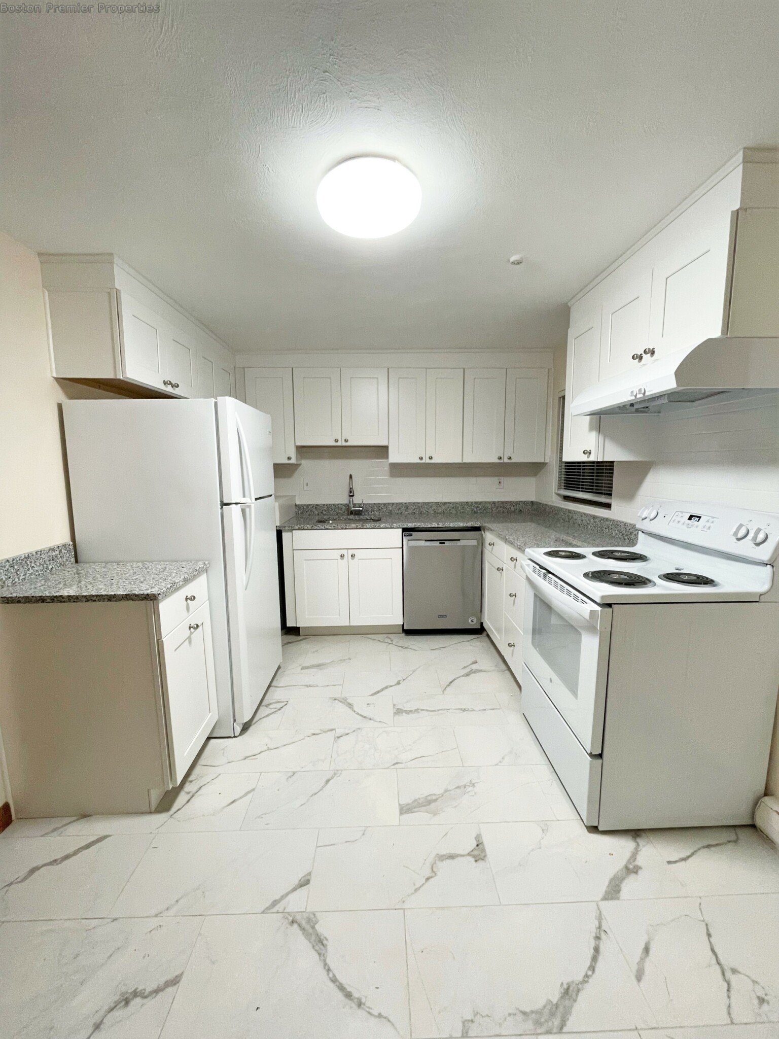 2 bed, 1 bath apartment for rent at 836 Sea St Unit 3, Quincy — photo 1 of 15
