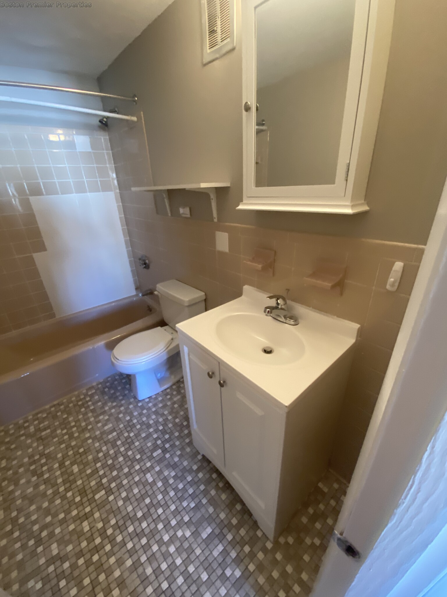 1 bed, 1 bath apartment for rent at 30-36 Marlboro St Unit 3F, Quincy — photo 6 of 12