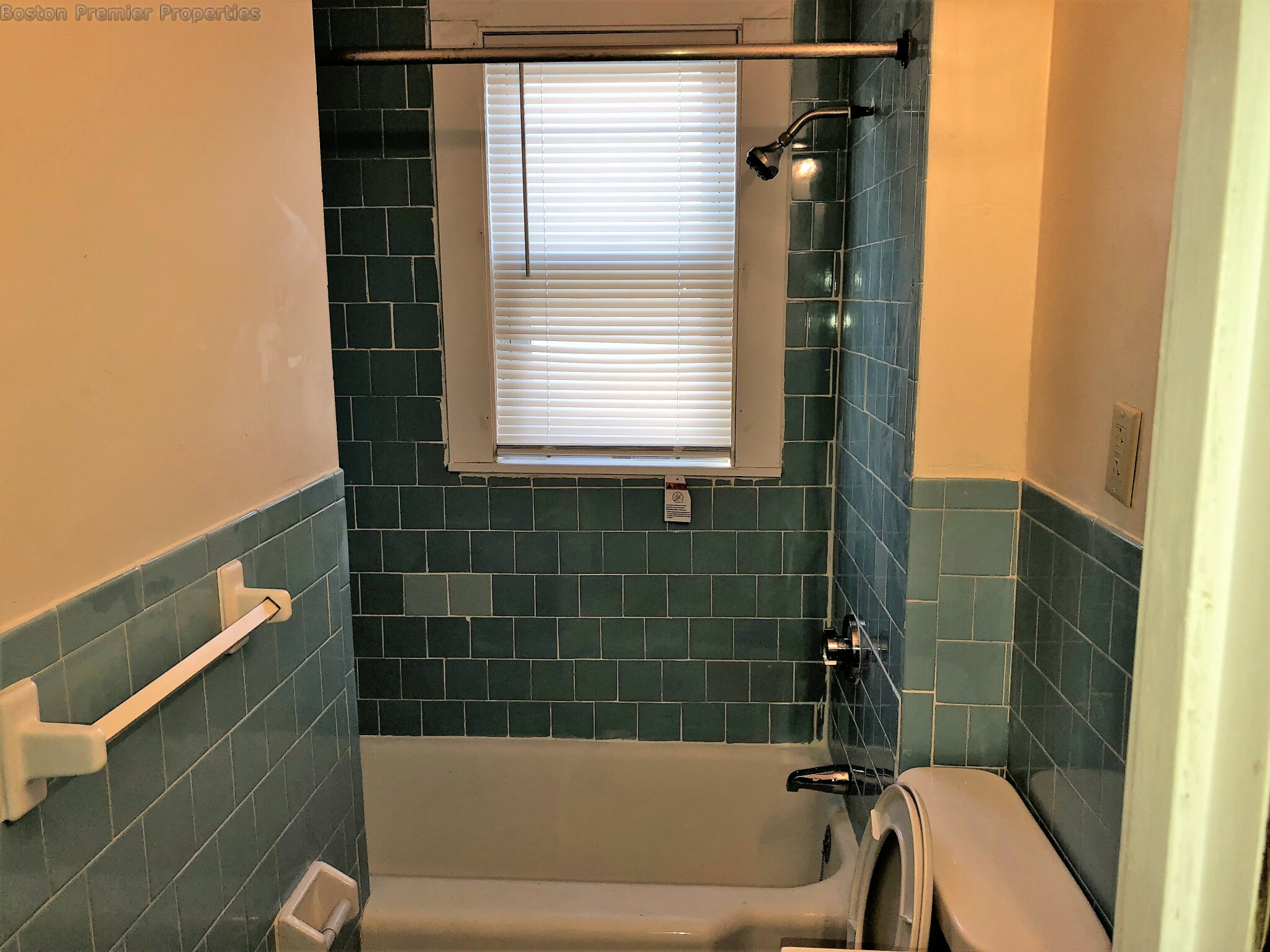 1 bed, 1 bath apartment for rent at 87-89 Brook Rd Unit 2R, Quincy — photo 8 of 11
