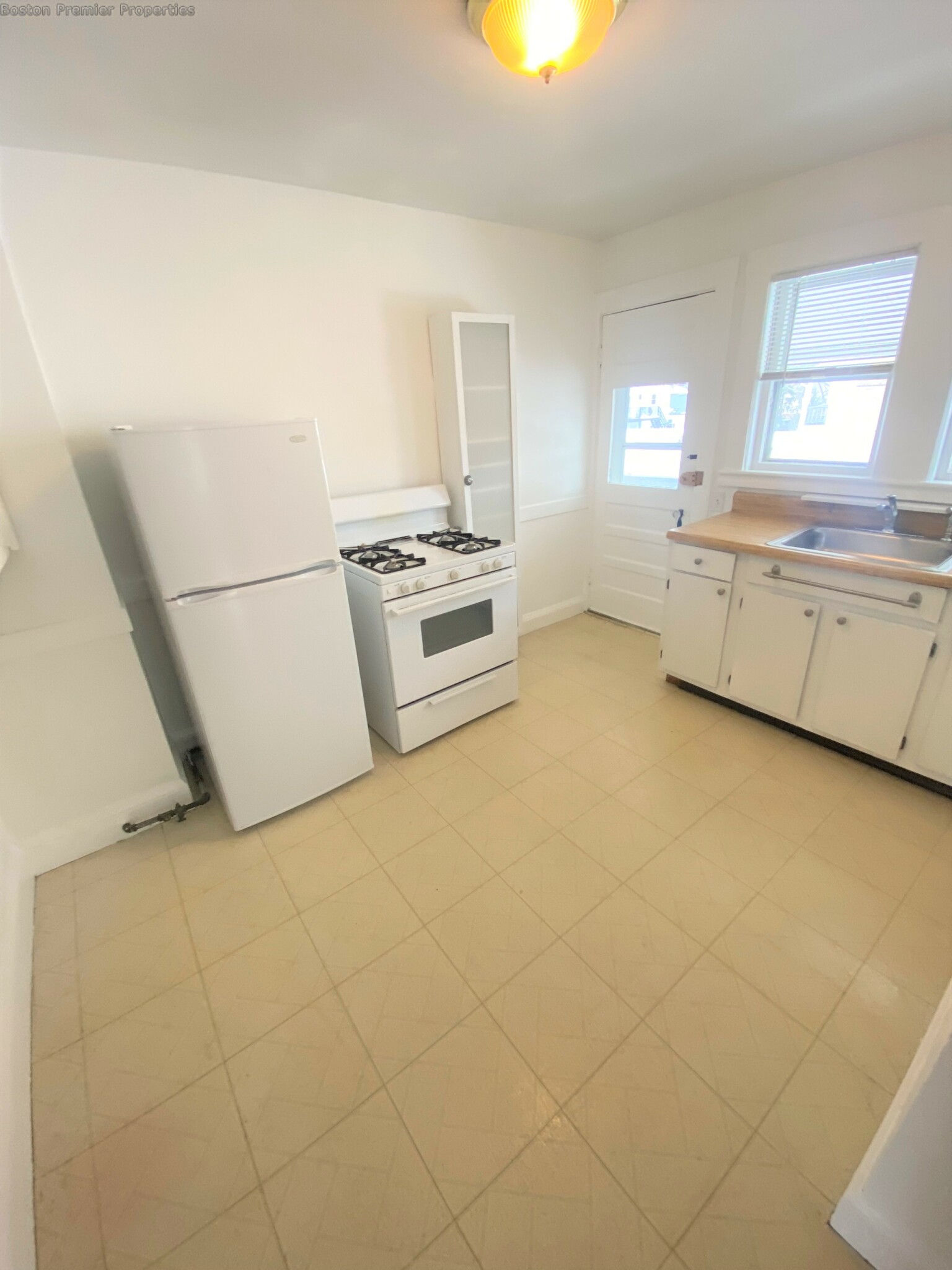 1 bed, 1 bath apartment for rent at 47 Wilson Ave, Quincy — photo 9 of 11