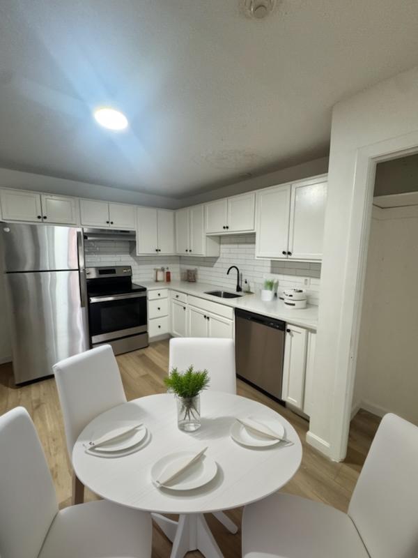 14 Pierce, Foxboro, MA - 2,200 USD/ month