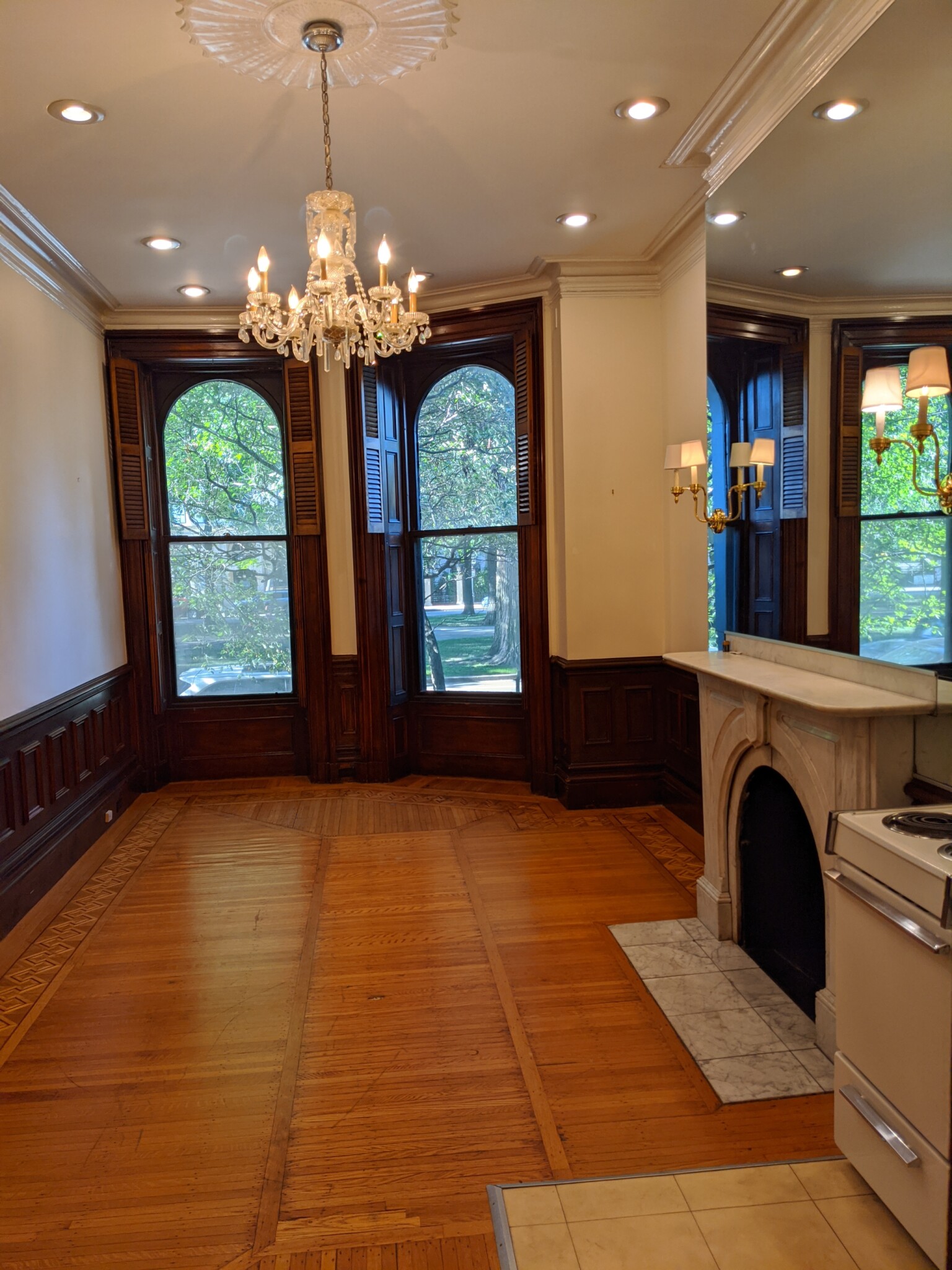 16 Commonwealth Ave. - 2,200USD / month