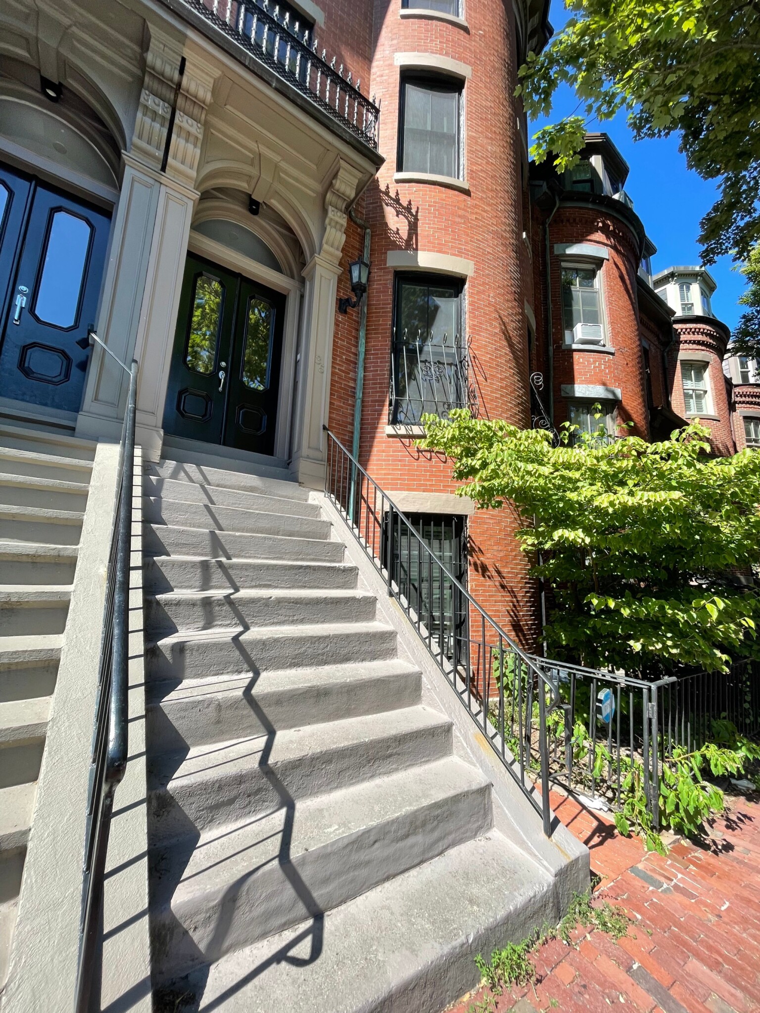 35 East Concord St., Boston, MA - 5,500 USD/ month