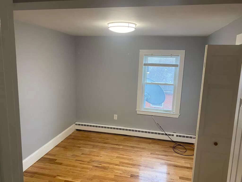 25 Richardson Cir, Framingham