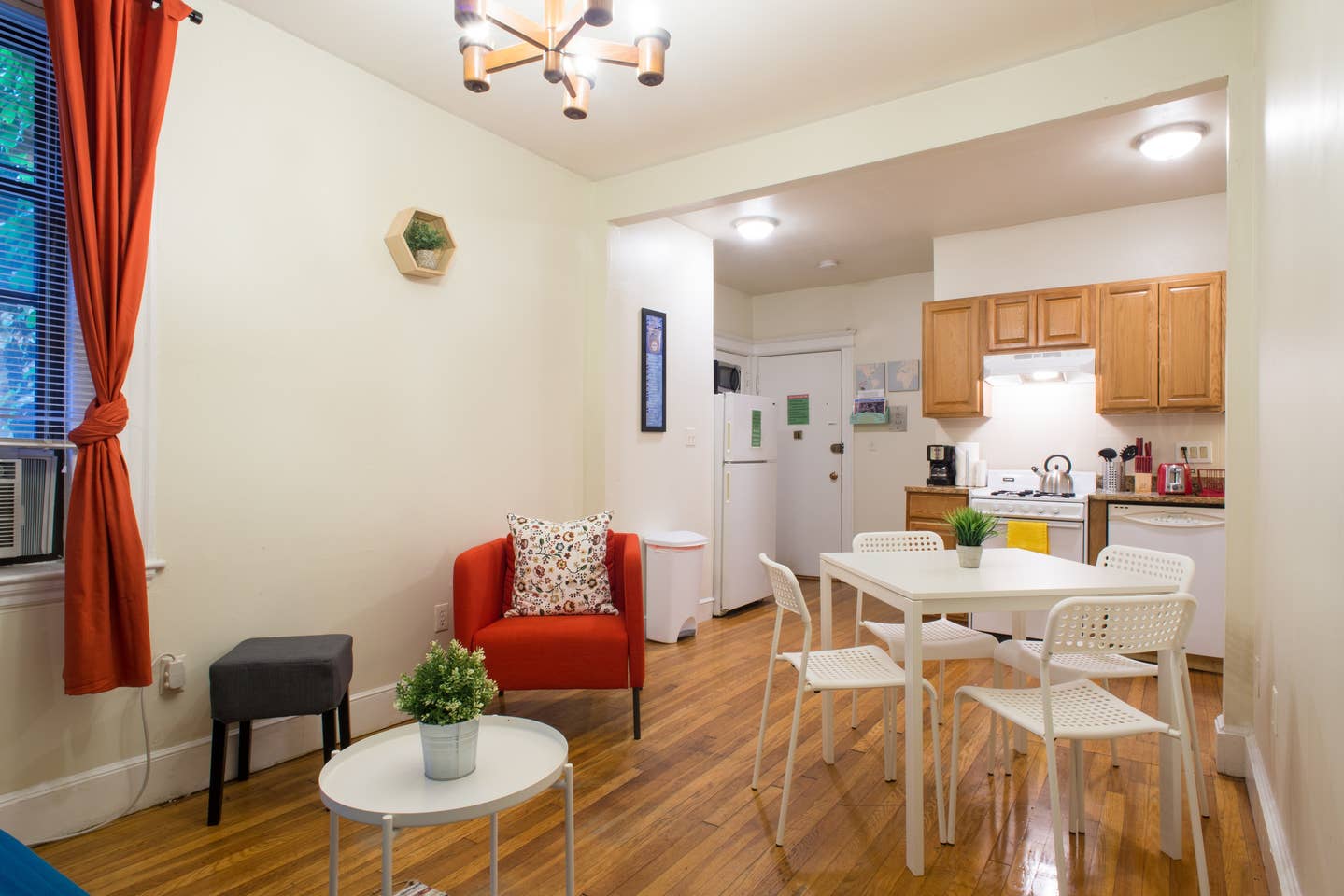 2 bed, 1 bath apartment for rent at 58 Queensberry St Unit 7, Fenway — photo 2 of 9