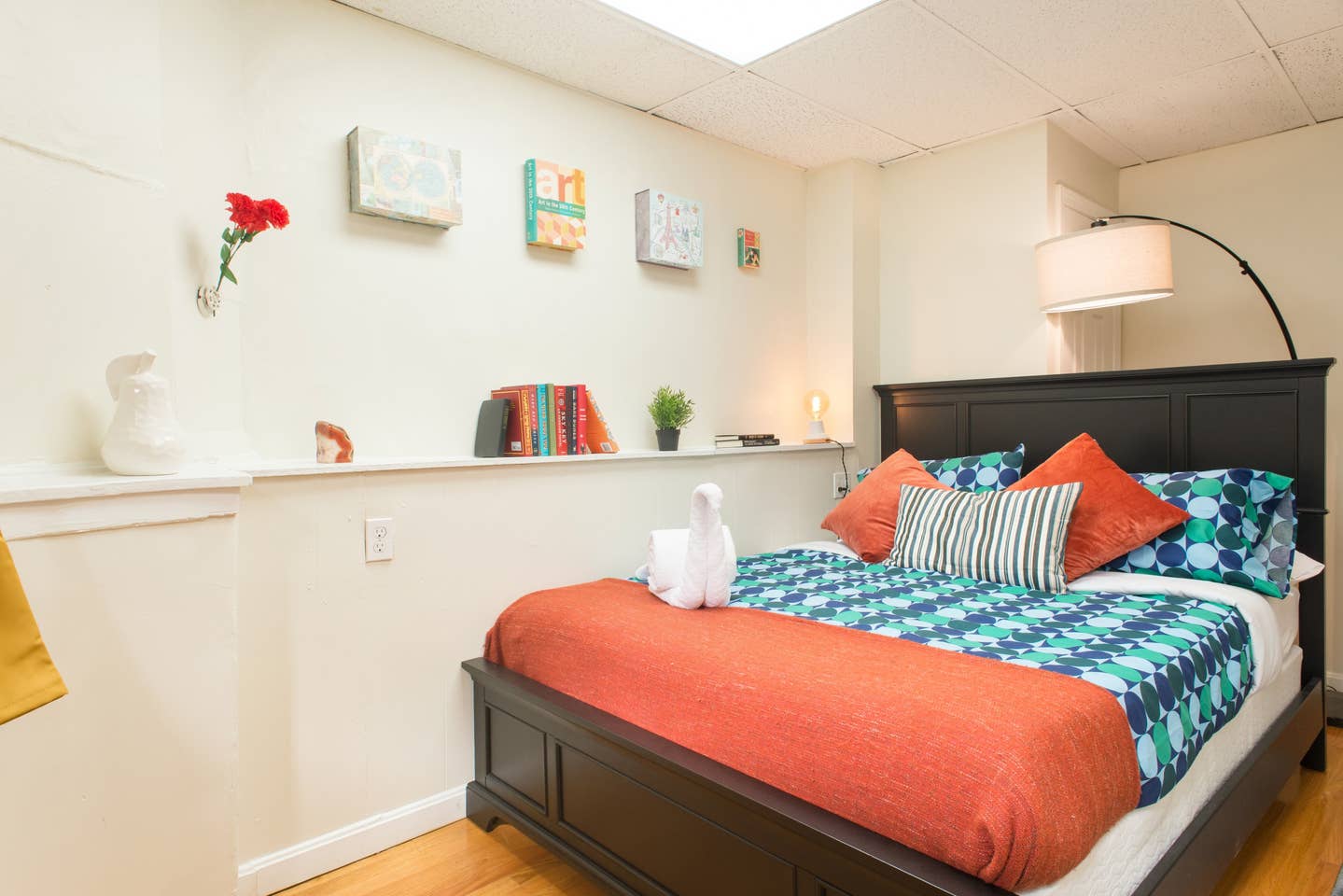 4 bed, 2.5 bath apartment for rent at 43 Bay State Rd Unit A, Fenway — photo 3 of 16
