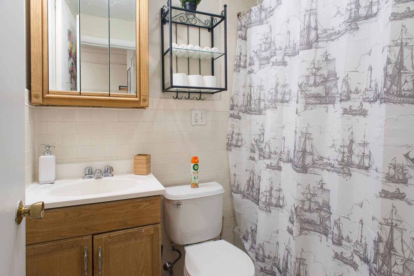 4 bed, 2.5 bath apartment for rent at 43 Bay State Rd Unit A, Fenway — photo 13 of 16