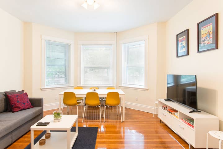 3 bed, 2 bath apartment for rent at 23 Euston St Unit 2, Brookline Hills — photo 3 of 17