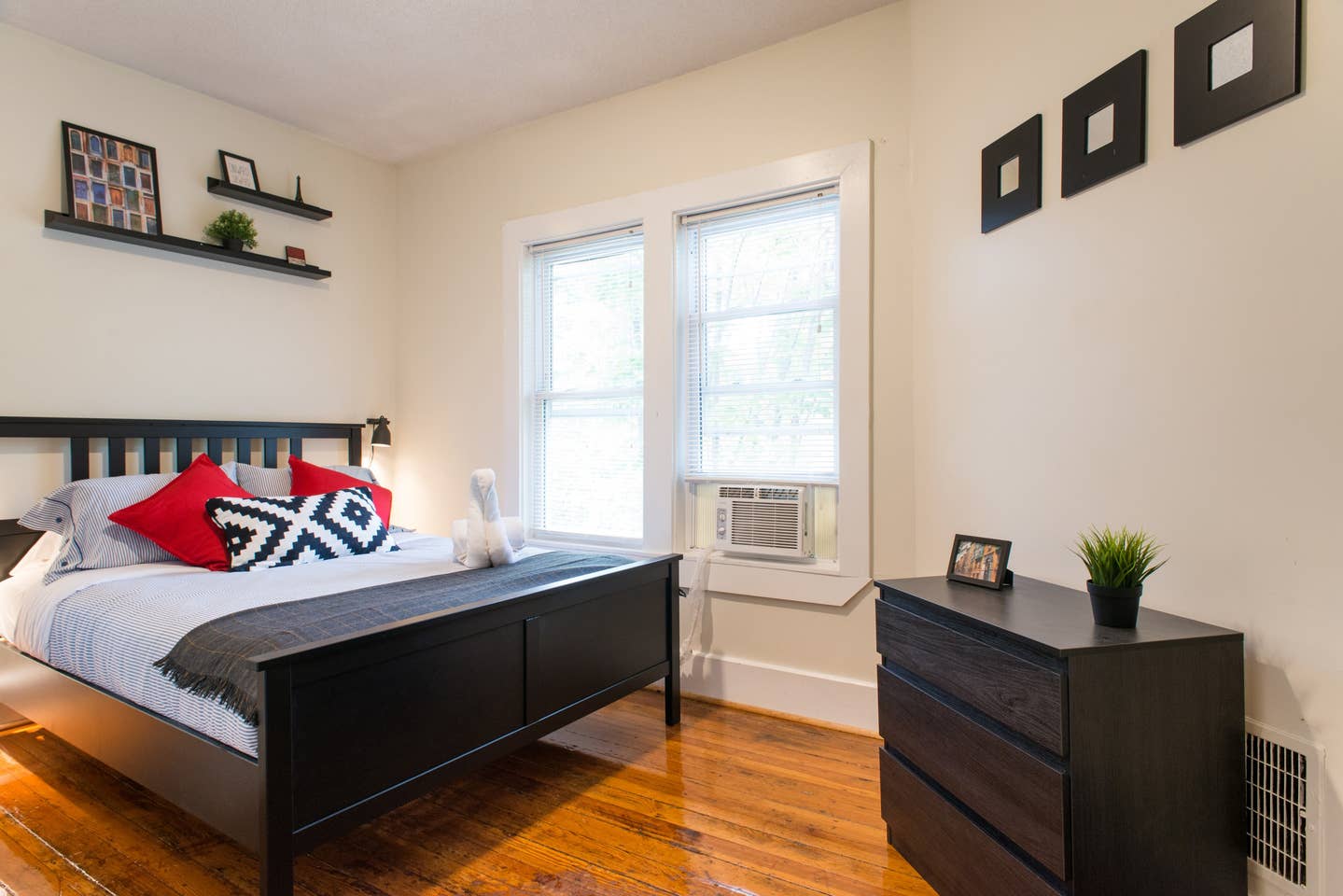 6 bed, 2 bath apartment for rent at 124 Brook St Unit 3, Brookline Hills — photo 6 of 7