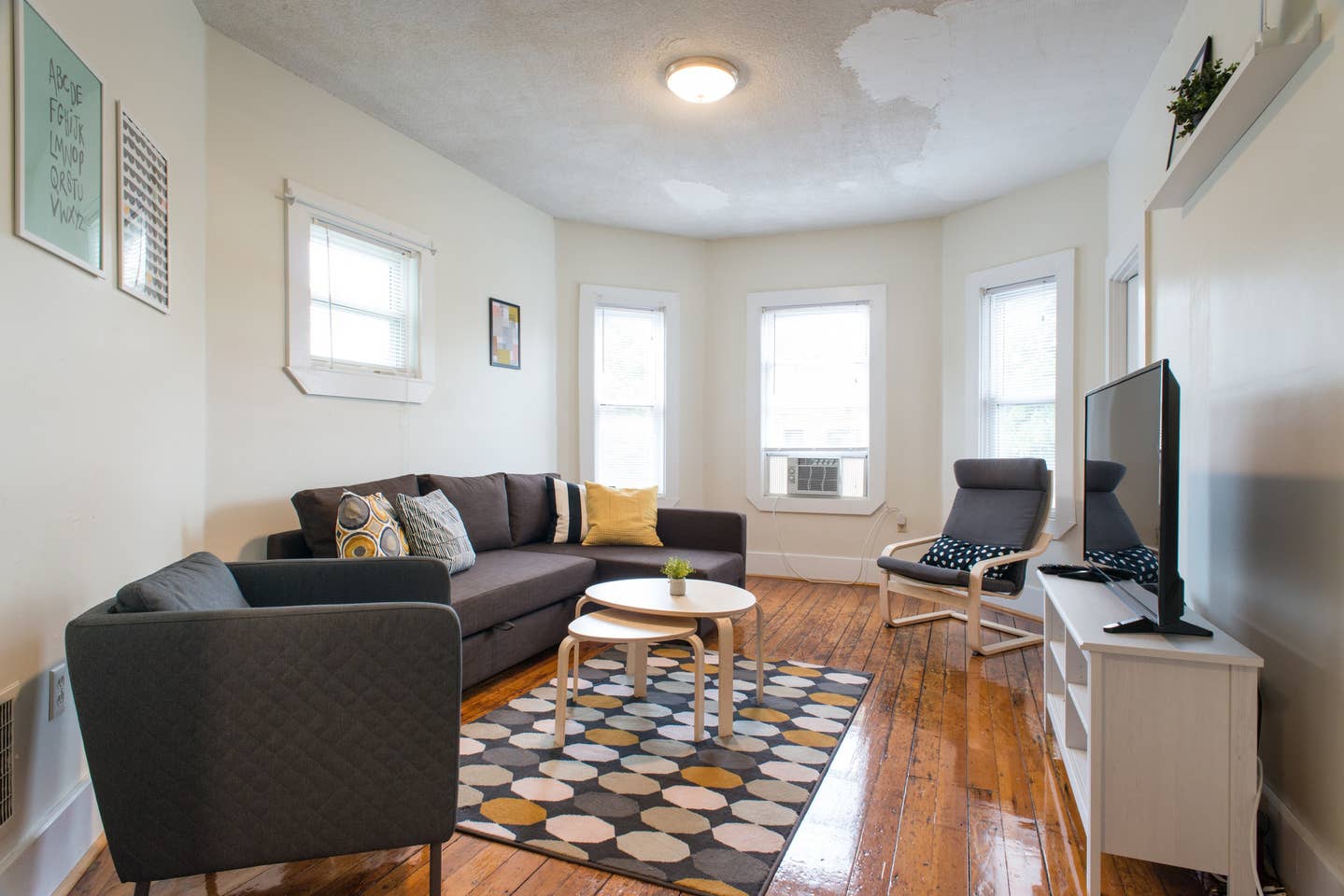 6 bed, 2 bath apartment for rent at 124 Brook St Unit 3, Brookline Hills — photo 1 of 7