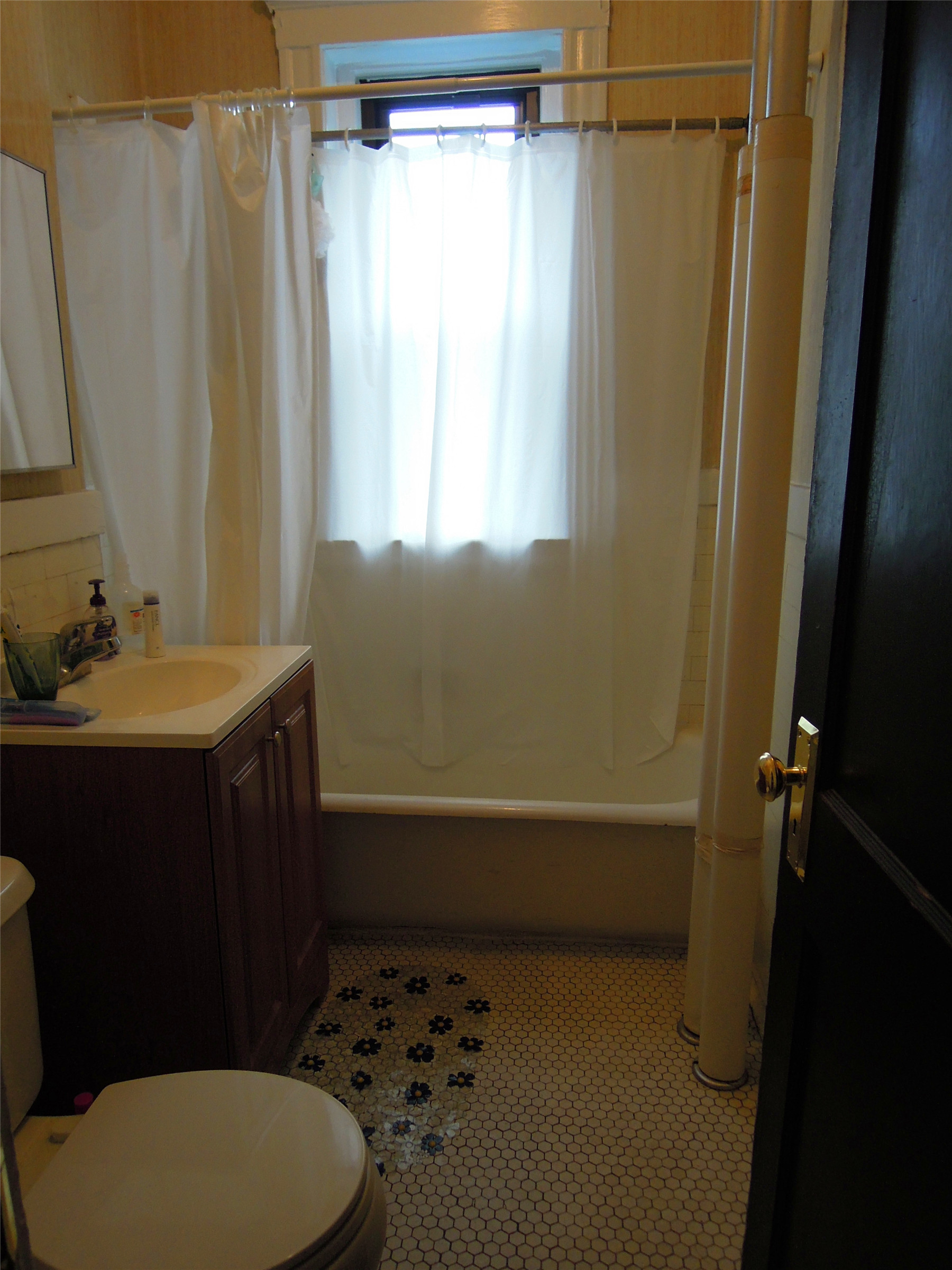 1 bed, 1 bath apartment for rent at 17-19 Washington St Unit 104, Malden — photo 3 of 4