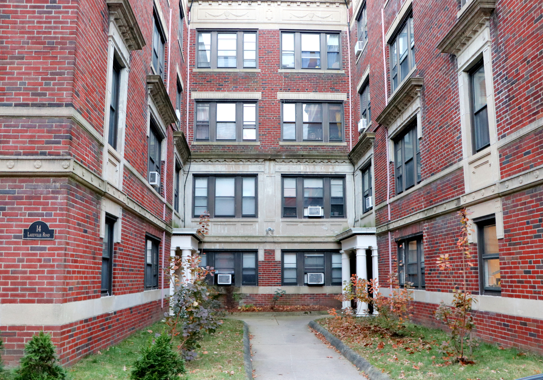 2 bed, 1 bath apartment for rent at 14 Lakeville Rd Unit 5, Jamaica Plain — photo 1 of 11